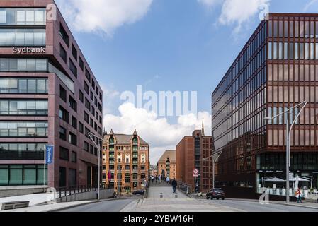 Amburgo, Germania, 7. 2019 agosto: Strassenszene in der HafenCity Foto Stock