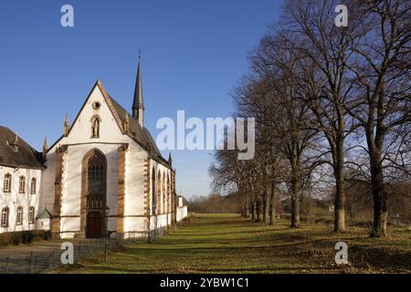 Vista sull'abbazia di Mariawald, vicino al villaggio tedesco Heimbach Foto Stock