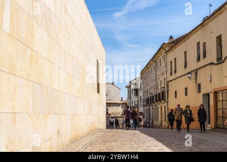 Zamora, Spagna, 7 aprile 2023: Castiglia e Leon edificio amministrativo dell'architetto campo Baeza. Consejo Consultivo di Castiglia e León, Europa Foto Stock