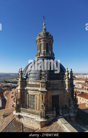 Torre della Chiesa di Clerecia a Salamanca. Stile barocco, Castilla Leon, Spagna, Europa Foto Stock