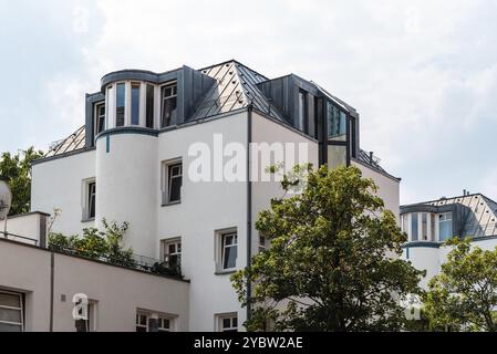 Berlino, Germania, 29 luglio 2019: Edifici residenziali contemporanei a Berlin Mitte, Europa Foto Stock