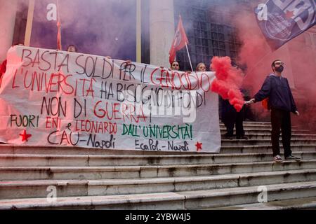 Napoli, Italia, 19 ottobre 2024, scontri contro la polizia a Napoli durante la manifestazione contro il vertice della difesa del G7 Foto Stock