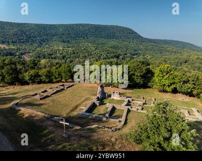 Rovine del monastero di Paolina vicino al villaggio di Pilisszentlek, Ungheria. Il nome ungherese è Palos kolostor romjai Foto Stock