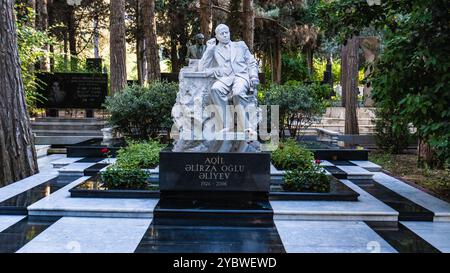 Una foto scattata nella Alley of Honor di Baku. Un luogo commemorativo di importanti persone dell'Azerbaigian. Baku, Azerbaigian. 06.16.2024. Foto Stock