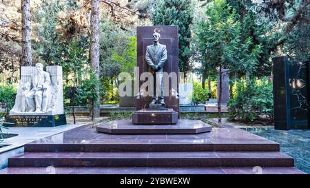 Una foto scattata nella Alley of Honor di Baku. Un luogo commemorativo di importanti persone dell'Azerbaigian. Baku, Azerbaigian. 06.16.2024. Foto Stock