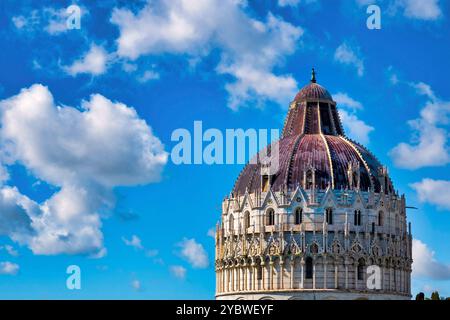 La cupola del Battistero di San Giovanni fa parte del complesso del Duomo di Pisa (Piazza dei Miracoli) in Italia. Foto Stock