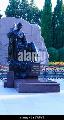 Una foto scattata nella Alley of Honor di Baku. Un luogo commemorativo di importanti persone dell'Azerbaigian. Baku, Azerbaigian. 06.16.2024. Foto Stock