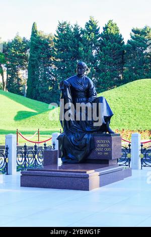 Una foto scattata nella Alley of Honor di Baku. Un luogo commemorativo di importanti persone dell'Azerbaigian. Baku, Azerbaigian. 06.16.2024. Foto Stock