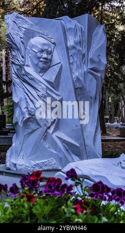 Una foto scattata nella Alley of Honor di Baku. Un luogo commemorativo di importanti persone dell'Azerbaigian. Baku, Azerbaigian. 06.16.2024. Foto Stock