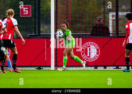 Rotterdam - Jacintha Weimar del Feyenoord Rotterdam durante il quarto round dell'Azerion Vrouwen Eredivisie nella stagione 2024/2025. La partita è ambientata tra Feyenoord V1 e Ajax V1 a Varkenoord il 20 ottobre 2024 a Rotterdam, nei Paesi Bassi. (VK Sportphoto/Danny de Groot) Foto Stock