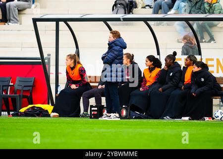 Rotterdam - Coach Jessica Torny del Feyenoord Rotterdam durante il quarto round dell'Azerion Vrouwen Eredivisie nella stagione 2024/2025. La partita è ambientata tra Feyenoord V1 e Ajax V1 a Varkenoord il 20 ottobre 2024 a Rotterdam, nei Paesi Bassi. (VK Sportphoto/Danny de Groot) Foto Stock