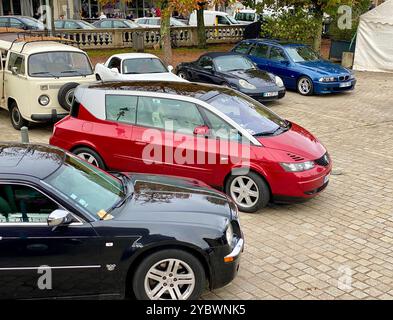 Selezione di auto classiche moderne Foto Stock