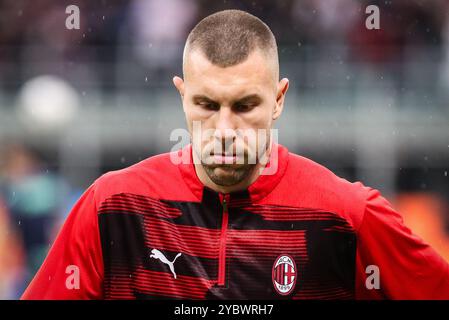 Milano, Italie. 19 ottobre 2024. Strahinja PAVLOVIC dell'AC Milan durante il campionato italiano di serie A tra AC Milan e Udinese calcio il 19 ottobre 2024 allo stadio San Siro di Milano - foto Matthieu Mirville (F Bertani)/DPPI Credit: DPPI Media/Alamy Live News Foto Stock