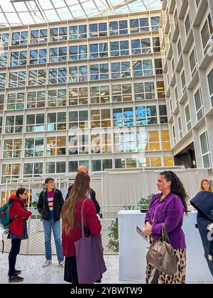 Issy-les-Moulineaux, Francia, ParisSanté Campus, edificio della società di avviamento medico, ONG AIDS Organization, 40th Anniversary, Colloque, persone Foto Stock