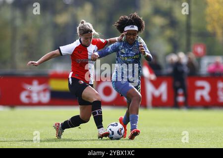 ROTTERDAM - (l-r) Sanne Koopman del Feyenoord V1, Lily Yohannes dell'Ajax Women durante l'Azerion Women's Eredivisie match tra Feyenoord e Ajax allo Sportcomplex Varkenoord il 2024 ottobre a Rotterdam, Paesi Bassi. ANP PIETER STAM DE JONGE Foto Stock