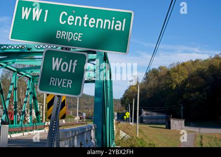 Segui le indicazioni per il WWI Centennial Bridge sul fiume Wolf a Pall Mall, Tennessee Foto Stock