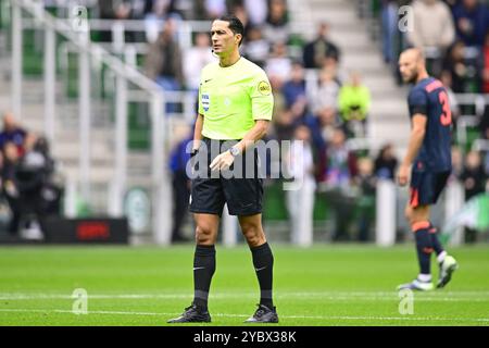 Groninga, Paesi Bassi. 20 ottobre 2024. GRONINGA, 20-10-2024, Euroborg, Dutch Eredivisie, stagione 2024/2025, Groningen - Utrecht, arbitro Serdar Gozubuyuk crediti: Pro Shots/Alamy Live News Foto Stock