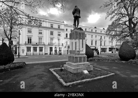 War Memorial in Parade Gardens, Royal Leamington Spa, Warwickshire, Inghilterra, Regno Unito Foto Stock