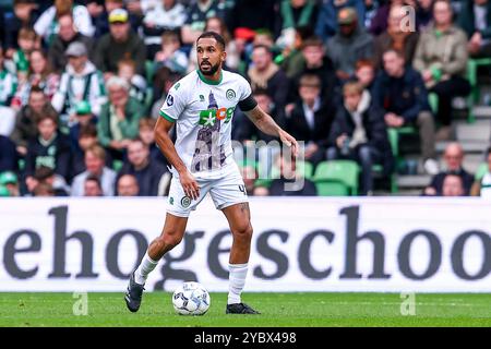 Groninga, Paesi Bassi. 20 ottobre 2024. GRONINGEN, PAESI BASSI - 20 OTTOBRE: Marvin Peersman del FC Groningen dribbla con la palla durante la partita olandese Eredivisie tra FC Groningen e FC Utrecht all'Euroborg il 20 ottobre 2024 a Groningen, Paesi Bassi. (Foto di Pieter van der Woude/Orange Pictures) credito: Orange Pics BV/Alamy Live News Foto Stock