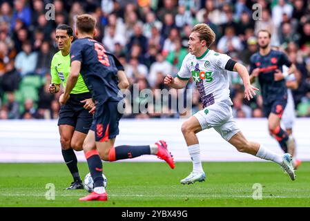 Groninga, Paesi Bassi. 20 ottobre 2024. GRONINGA, PAESI BASSI - 20 OTTOBRE: Jorg Schreuders del FC Groningen corre con la palla durante la partita olandese Eredivisie tra FC Groningen e FC Utrecht all'Euroborg il 20 ottobre 2024 a Groninga, Paesi Bassi. (Foto di Pieter van der Woude/Orange Pictures) credito: Orange Pics BV/Alamy Live News Foto Stock