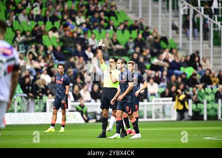 Groninga, Paesi Bassi. 20 ottobre 2024. GRONINGA, 20-10-2024, Euroborg, Dutch Eredivisie, stagione 2024/2025, Groningen - Utrecht, arbitro Serdar Gozubuyuk crediti: Pro Shots/Alamy Live News Foto Stock