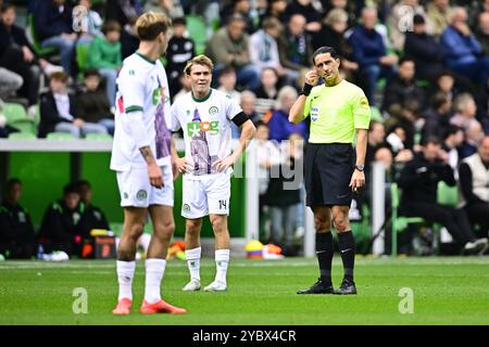 Groninga, Paesi Bassi. 20 ottobre 2024. GRONINGA, 20-10-2024, Euroborg, Dutch Eredivisie, stagione 2024/2025, Groningen - Utrecht, arbitro Serdar Gozubuyuk crediti: Pro Shots/Alamy Live News Foto Stock