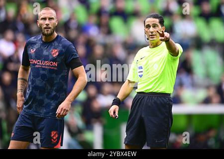 Groninga, Paesi Bassi. 20 ottobre 2024. GRONINGA, 20-10-2024, Euroborg, Dutch Eredivisie, stagione 2024/2025, Groningen - Utrecht, arbitro Serdar Gozubuyuk crediti: Pro Shots/Alamy Live News Foto Stock