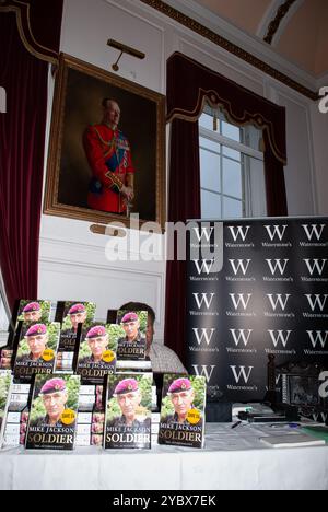 IMMAGINI DEI FILE. 20 ottobre 2024. Il generale Sir Mike Jackson è morto. Windsor, Berkshire, Regno Unito. 19 settembre 2007. Il generale Sir Mike Jackson alla Guildhall di Windsor, Berkshire, parlando della sua vita nell'esercito e della sua autobiografia intitolata Soldier. Crediti: Maureen McLean/Alamy Foto Stock