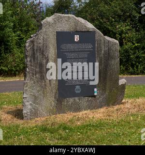 Raymond Victor Steed. Seconda morte più giovane durante la seconda guerra mondiale monumento, situato vicino al fiume Usk, Newport Galles del Sud Foto Stock