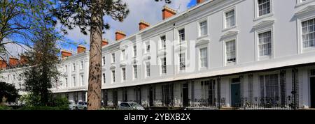 Architettura neoclassica vittoriana a Landsdowne Crescent, Leamington Spa Town, Warwickshire County, Inghilterra, Regno Unito Foto Stock