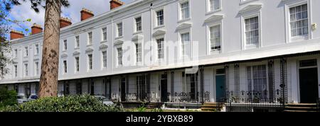 Architettura neoclassica vittoriana a Landsdowne Crescent, Leamington Spa Town, Warwickshire County, Inghilterra, Regno Unito Foto Stock