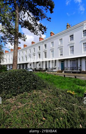 Architettura neoclassica vittoriana a Landsdowne Crescent, Leamington Spa Town, Warwickshire County, Inghilterra, Regno Unito Foto Stock