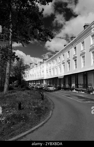 Architettura neoclassica vittoriana a Landsdowne Crescent, Leamington Spa Town, Warwickshire County, Inghilterra, Regno Unito Foto Stock