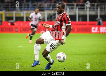 Milano, Italie. 19 ottobre 2024. Yunus MUSAH dell'AC Milan durante la partita di campionato italiano di serie A tra AC Milan e Udinese calcio il 19 ottobre 2024 allo stadio San Siro di Milano - foto Matthieu Mirville (F Bertani)/DPPI Credit: DPPI Media/Alamy Live News Foto Stock