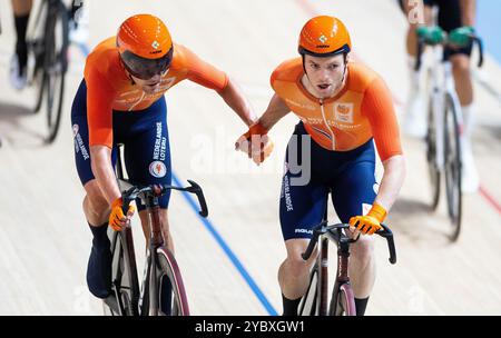 Ballerup, Paesi Bassi. 20 ottobre 2024. BALLERUP - Yoeri Havik e Vincent Hoppezak in azione durante la gara a coppia del quarto giorno dei Campionati del mondo di ciclismo su pista alla Ballerup Super Arena. ANP IRIS VAN DEN BROEK credito: ANP/Alamy Live News Foto Stock