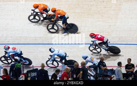 Ballerup, Paesi Bassi. 20 ottobre 2024. BALLERUP - Yoeri Havik e Vincent Hoppezak in azione durante la gara a coppia del quarto giorno dei Campionati del mondo di ciclismo su pista alla Ballerup Super Arena. ANP IRIS VAN DEN BROEK credito: ANP/Alamy Live News Foto Stock