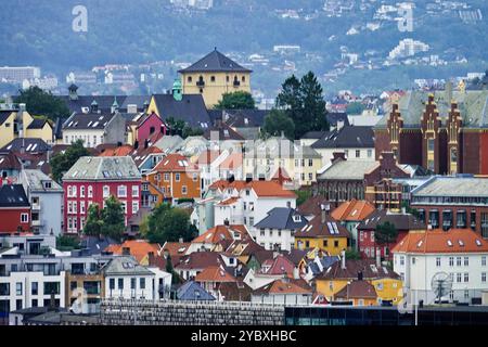 Bergen, Norvegia 8 settembre 2024 il sobborgo Sydnes di Bergen presso l'attracco dell'incrociatore. Foto Stock