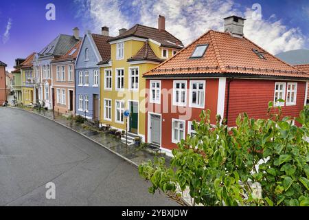 Bergen, Norvegia 8 settembre 2024 la colorata comunità Klosteret di Òold townÓBergen. Foto Stock