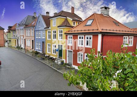 Bergen, Norvegia 8 settembre 2024 la colorata comunità Klosteret di Òold townÓBergen. Foto Stock