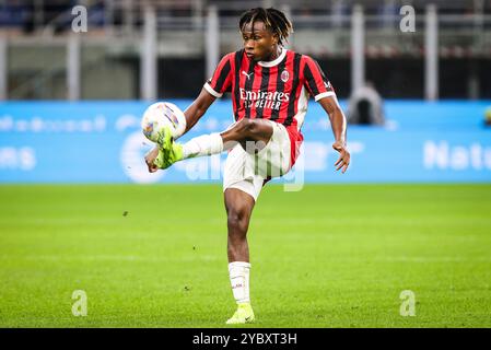 Milano, Francia, Italia. 19 ottobre 2024. Samuel CHUKWUEZE dell'AC Milan durante la partita di serie A tra AC Milan e Udinese calcio allo Stadio San Siro il 19 ottobre 2024 a Milano. (Credit Image: © Matthieu Mirville/ZUMA Press Wire) SOLO PER USO EDITORIALE! Non per USO commerciale! Foto Stock