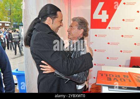 Frankfurter Buchmesse 2024. Sänger Peter Maffay und Comedian Bülent Ceylan am 20.10.2024 auf der Frankfurter Buchmesse. 20241020MWI011946 *** Frankfurter Buchmesse 2024 il cantante Peter Maffay e il comico Bülent Ceylan il 20 10 2024 a Frankfurter Buchmesse 20241020MWI011946 Foto Stock