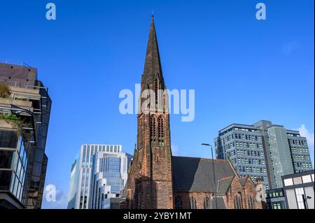 Il campanile dell'ex Saint Columba Church of Scotland Parish Church, Saint Vincent Street, Glasgow, Scozia, Regno Unito, Europa Foto Stock