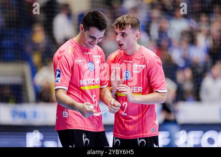 Lemgo, Deutschland. 20 ottobre 2024. Contro Daniel Fernandez (TVB Stuttgart, #06), Nico Bacani (TVB Stuttgart, #02) ist enttaeuscht/traurig nach 28:24 Niederlage GER, TBV Lemgo Lippe vs. TVB Stuttgart, Handball, 1. Bundesliga, 7 anni. Spieltag, Spielzeit 2024/2025, 20.10.2024 foto: Eibner-Pressefoto/Jan Rollinger credito: dpa/Alamy Live News Foto Stock