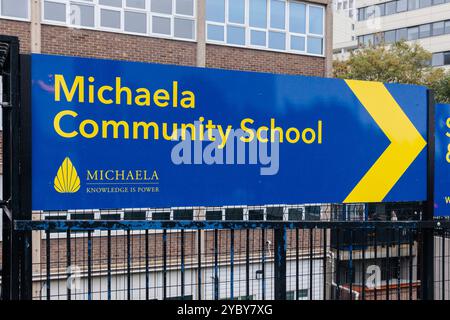 Foto esterne della Michaela Community School, Wembley, Regno Unito. Crediti: Amanda Rose/Alamy Foto Stock