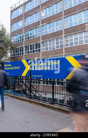 Foto esterne della Michaela Community School, Wembley, Regno Unito. Crediti: Amanda Rose/Alamy Foto Stock