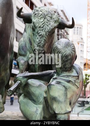 Monumento della corsa dei tori a Pamplona, Spagna. Il monumento è dedicato alla tradizionale festa di San Fermin Foto Stock