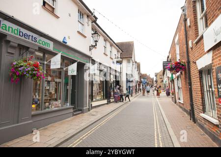 Vista sui negozi di ELD Lane a Colchester, Essex nel Regno Unito Foto Stock