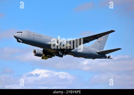 United States Air Force, 108th ARW, New Jersey Air National Guard, Boeing KC-46A Pegasus parte dal RAF Fairford 2024 Royal International Air Tattoo Foto Stock