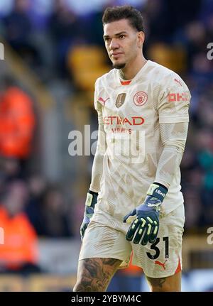 Wolverhampton, Regno Unito. 20 ottobre 2024. Ederson del Manchester City durante la partita di Premier League al Molineux, Wolverhampton. Il credito per immagini dovrebbe essere: Andrew Yates/Sportimage Credit: Sportimage Ltd/Alamy Live News Foto Stock