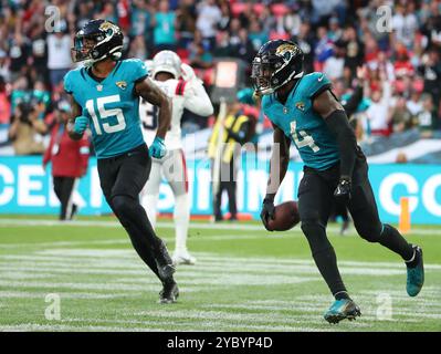 Wembley Stadium, Londra, Regno Unito. 20 ottobre 2024. NFL UK Football, New England Patriots contro Jacksonville Jaguars; il running back dei Jacksonville Jaguars Tank Bigsby celebra il suo touchdown per 16-31. Credito: Action Plus Sports/Alamy Live News Foto Stock